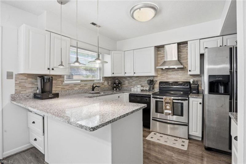 Photo 10 of 26 residential for sale in Newport News virginia