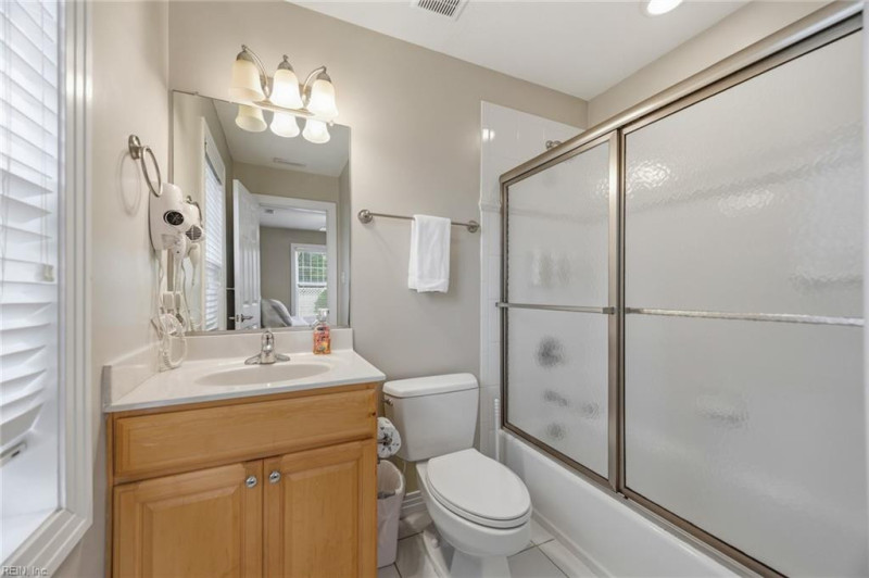 Photo 10 of 49 residential for sale in Virginia Beach virginia