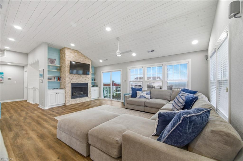 Photo 25 of 49 residential for sale in Virginia Beach virginia