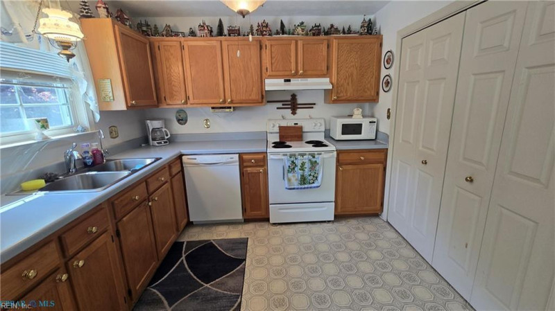 Photo 12 of 36 residential for sale in Mathews County virginia