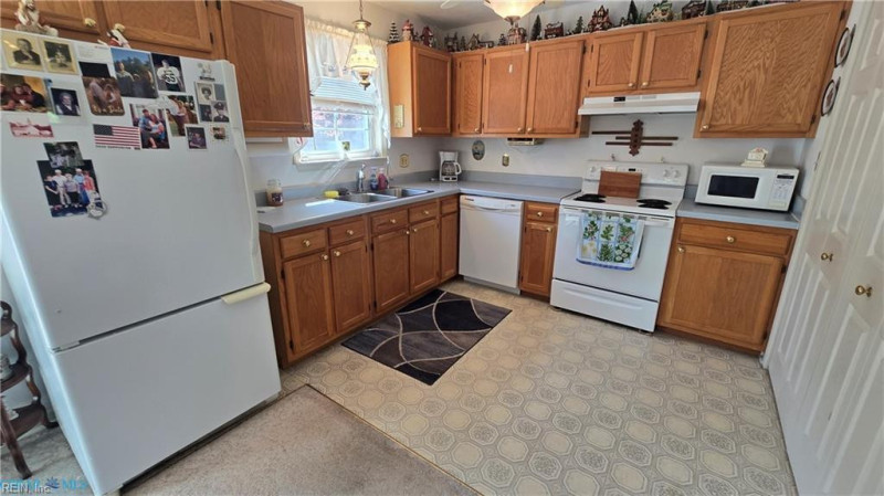 Photo 9 of 36 residential for sale in Mathews County virginia