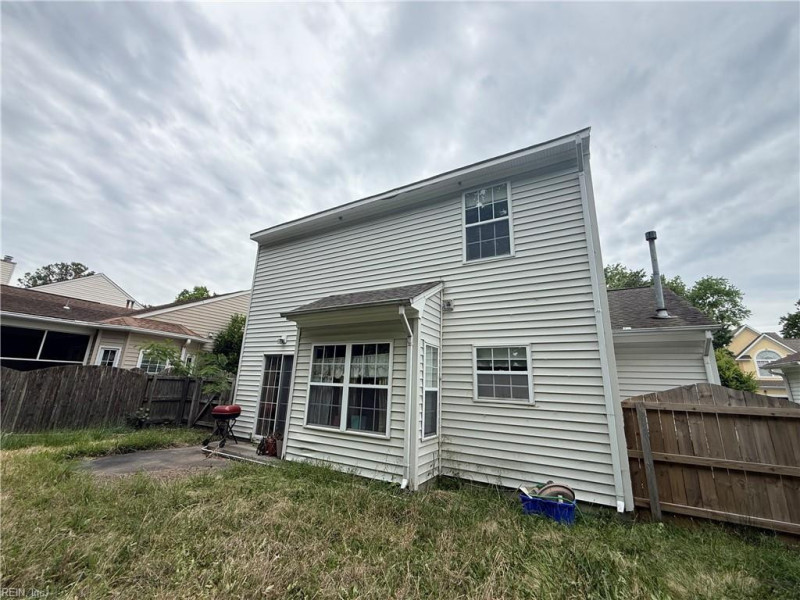 Photo 3 of 4 residential for sale in Chesapeake virginia