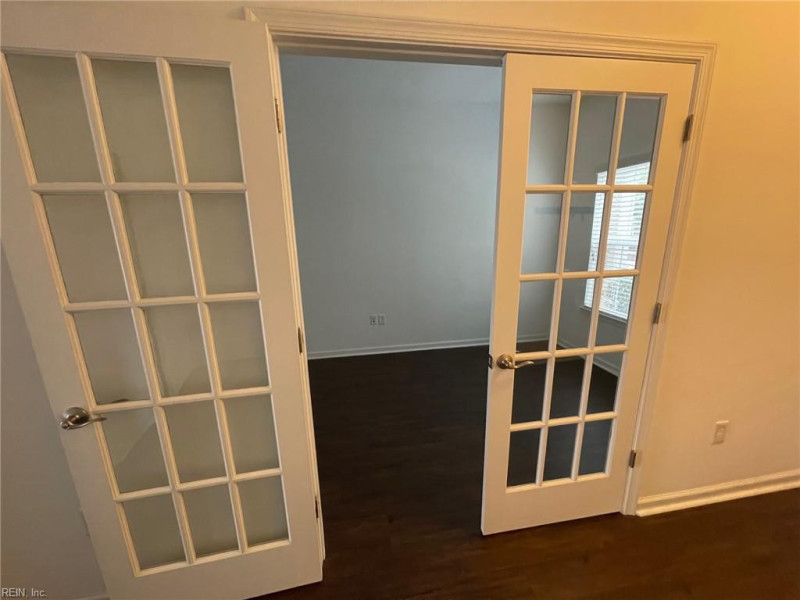 Photo 4 of 11 residential for sale in Virginia Beach virginia
