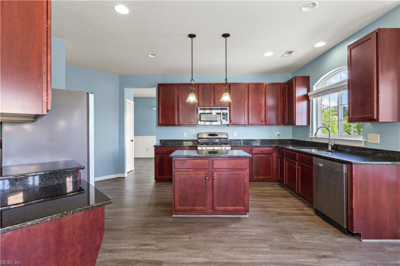 Photo 11 of 45 residential for sale in Chesapeake virginia