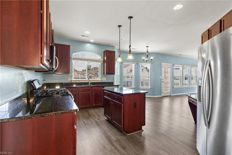 Photo 12 of 45 residential for sale in Chesapeake virginia
