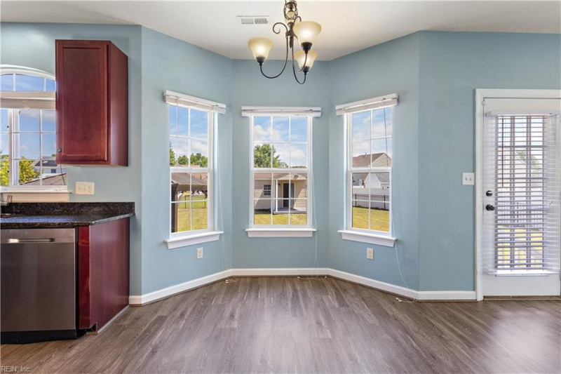 Photo 14 of 45 residential for sale in Chesapeake virginia