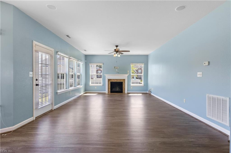 Photo 17 of 45 residential for sale in Chesapeake virginia