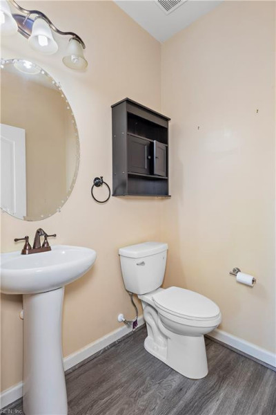 Photo 18 of 45 residential for sale in Chesapeake virginia