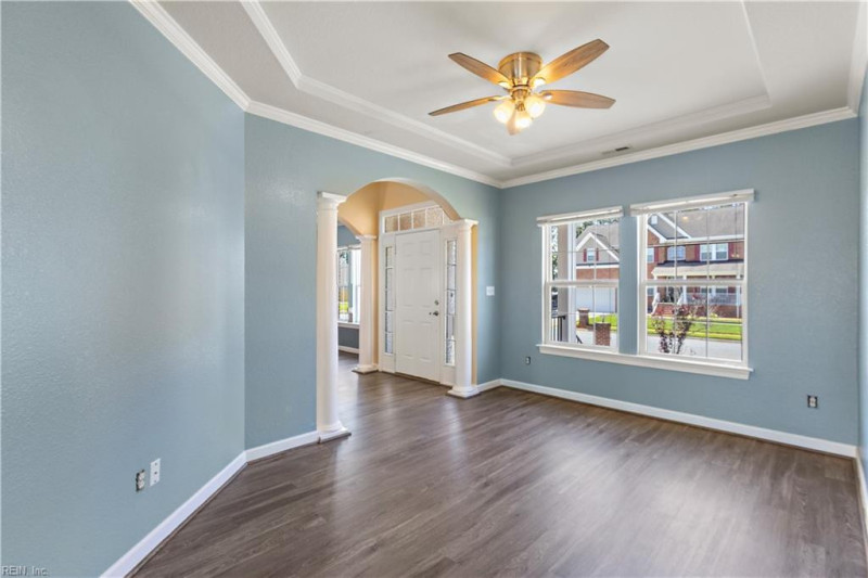 Photo 5 of 45 residential for sale in Chesapeake virginia