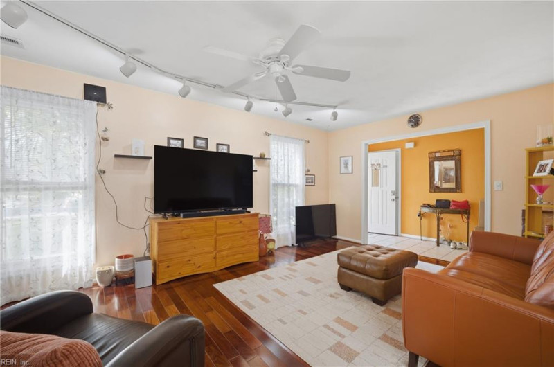 Photo 6 of 29 residential for sale in Virginia Beach virginia