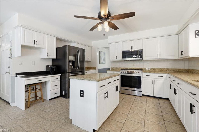 Photo 13 of 37 residential for sale in Virginia Beach virginia