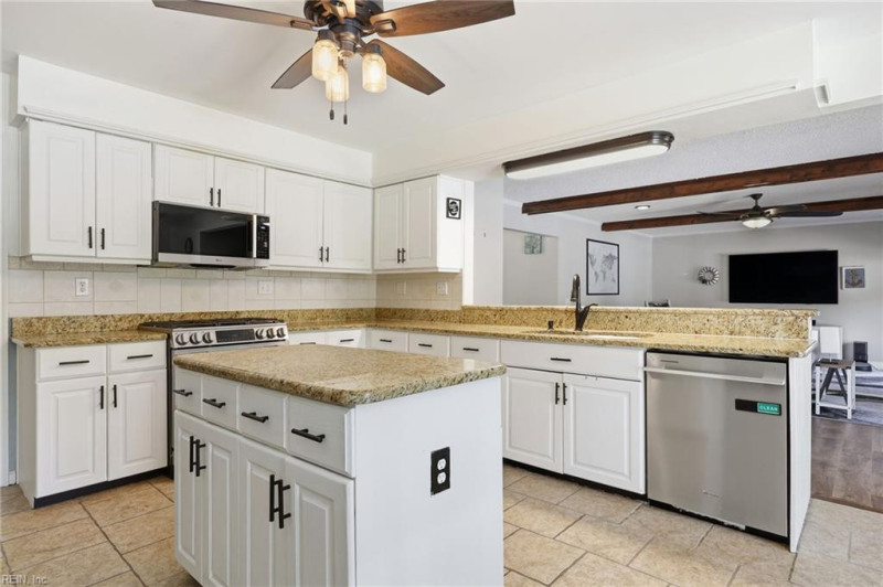 Photo 14 of 37 residential for sale in Virginia Beach virginia