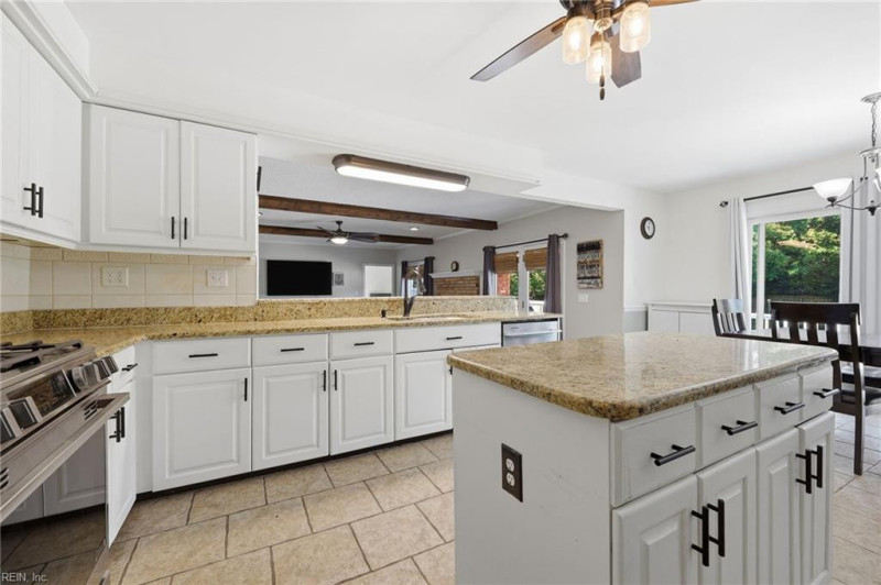 Photo 15 of 37 residential for sale in Virginia Beach virginia