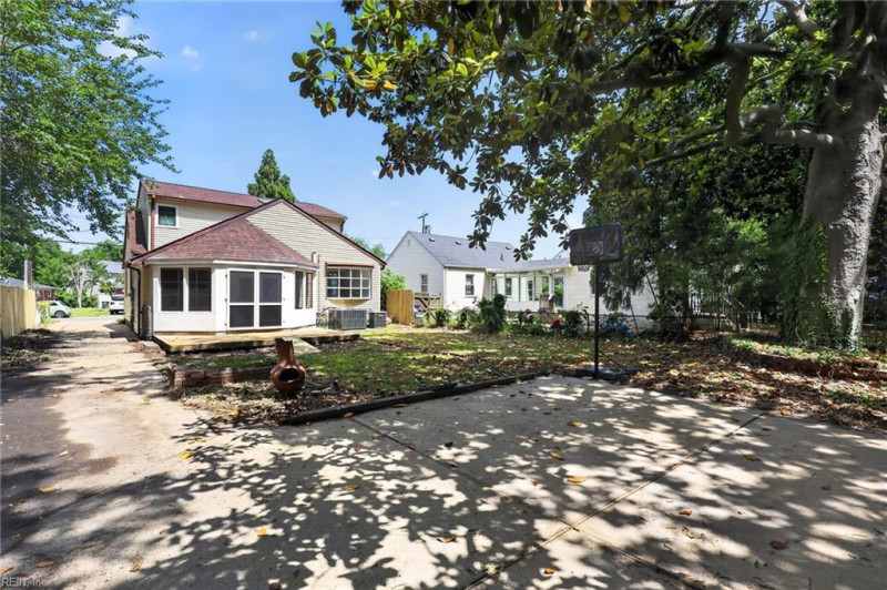 Photo 15 of 42 residential for sale in Norfolk virginia