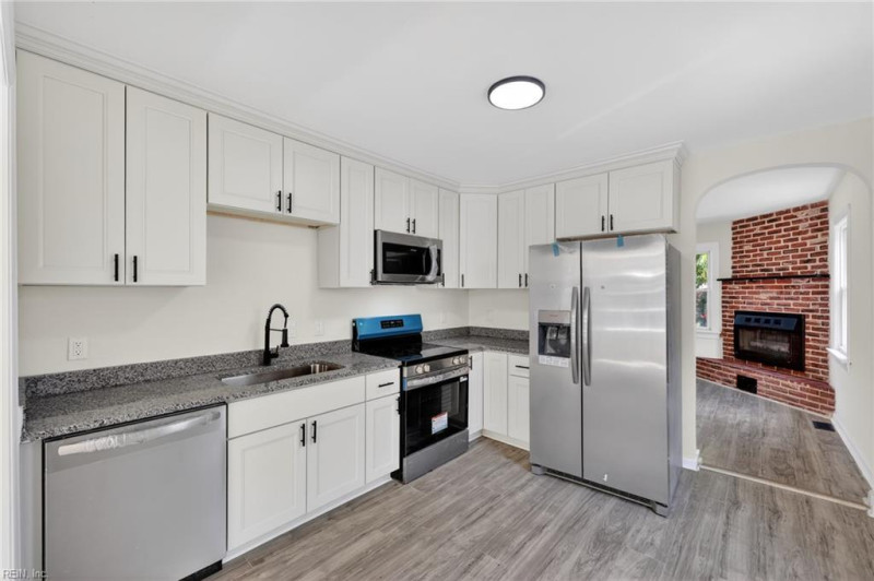 Photo 7 of 42 residential for sale in Norfolk virginia