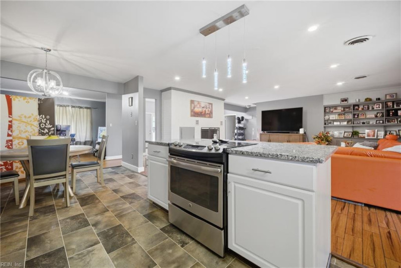 Photo 10 of 50 residential for sale in Portsmouth virginia