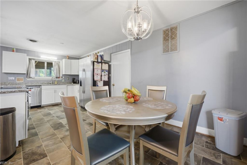 Photo 11 of 50 residential for sale in Portsmouth virginia