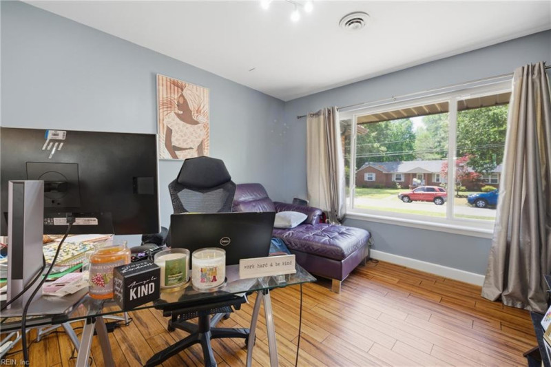 Photo 12 of 50 residential for sale in Portsmouth virginia