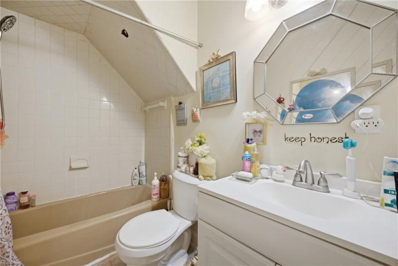 Photo 15 of 50 residential for sale in Portsmouth virginia