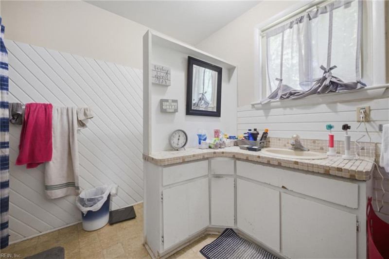 Photo 17 of 50 residential for sale in Portsmouth virginia