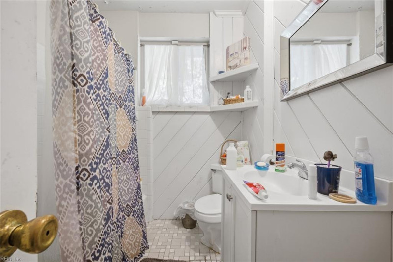 Photo 18 of 50 residential for sale in Portsmouth virginia