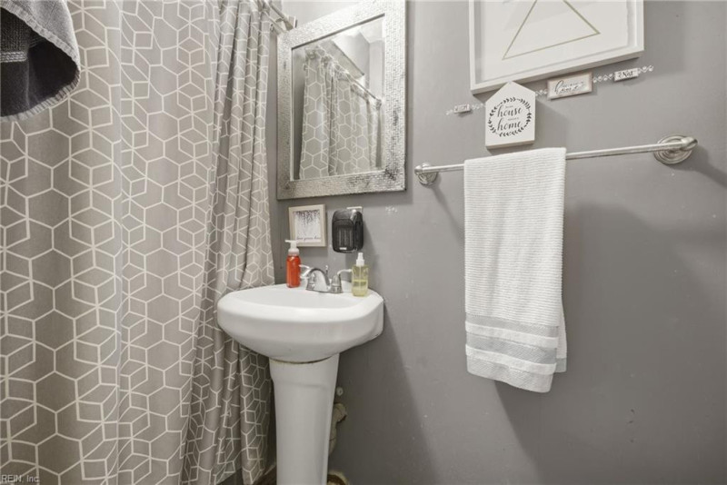 Photo 23 of 50 residential for sale in Portsmouth virginia