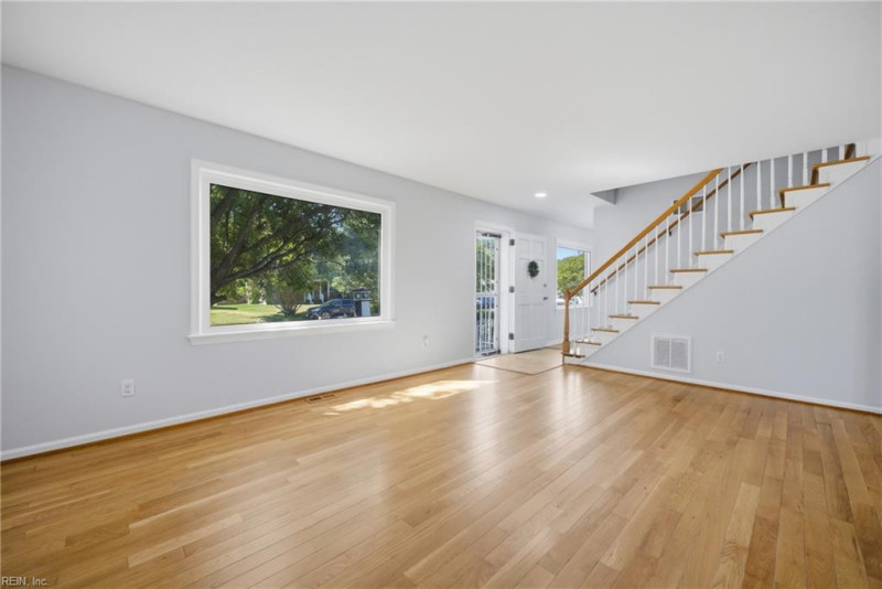 Photo 4 of 36 residential for sale in Newport News virginia