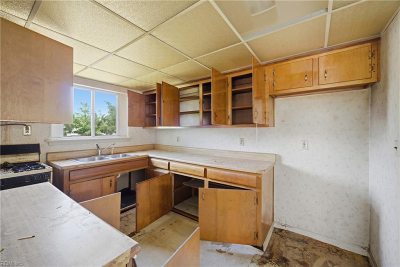 Photo 11 of 31 residential for sale in Virginia Beach virginia