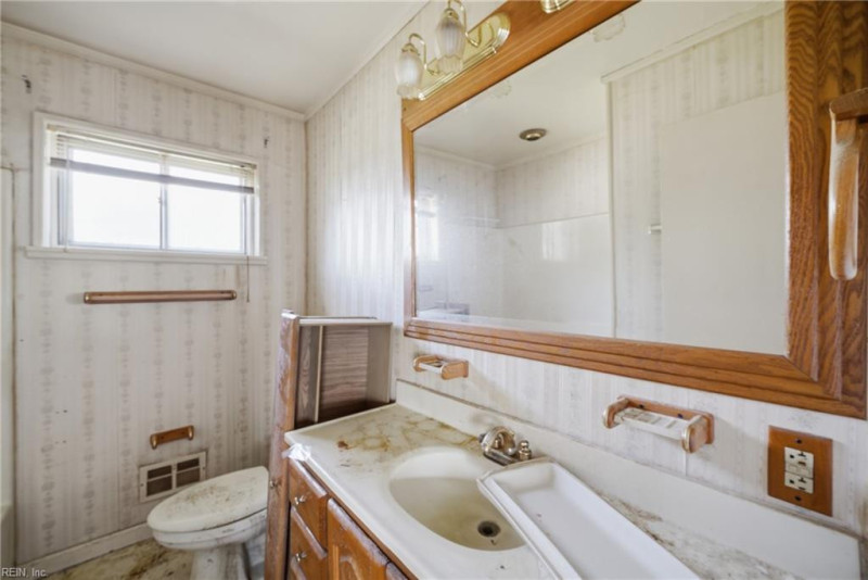 Photo 12 of 31 residential for sale in Virginia Beach virginia