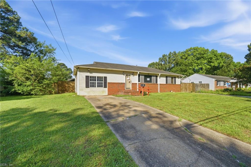 Photo 2 of 31 residential for sale in Virginia Beach virginia