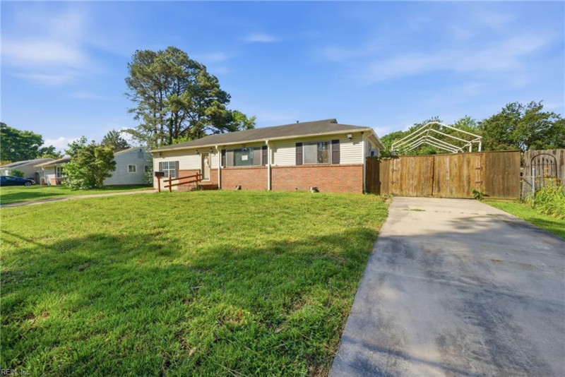 Photo 4 of 31 residential for sale in Virginia Beach virginia