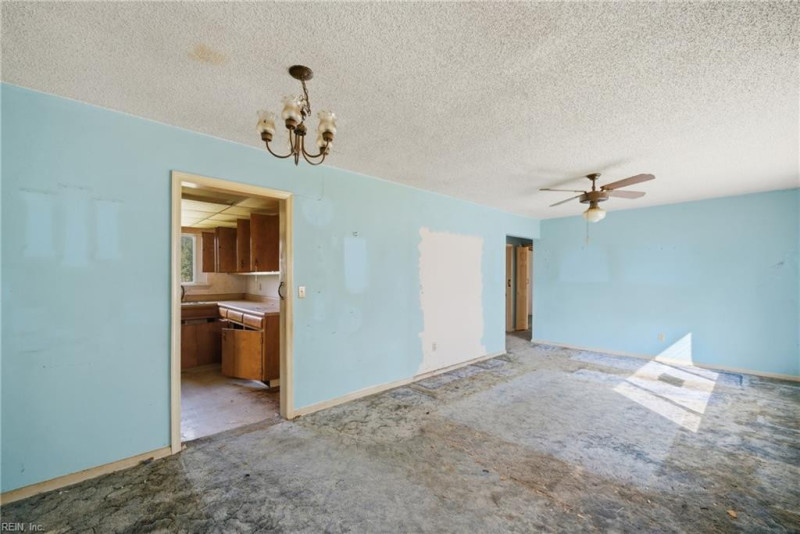Photo 5 of 31 residential for sale in Virginia Beach virginia