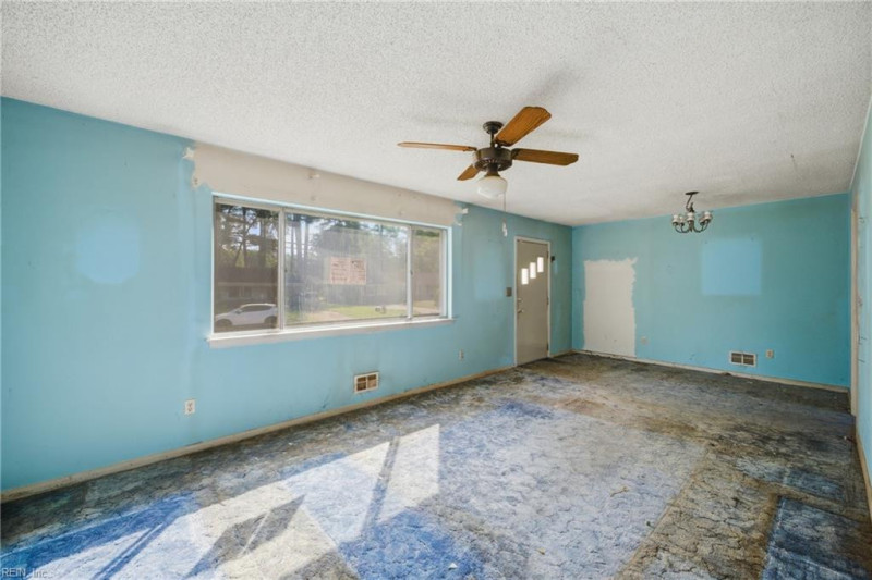 Photo 6 of 31 residential for sale in Virginia Beach virginia