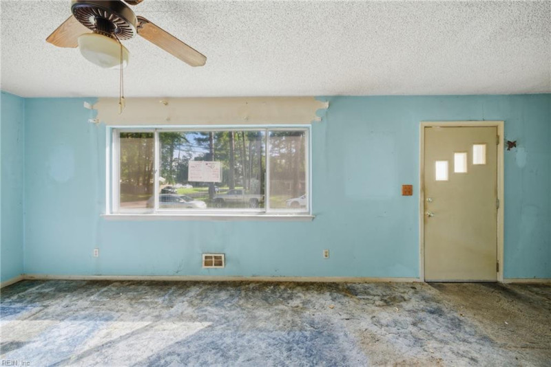 Photo 7 of 31 residential for sale in Virginia Beach virginia