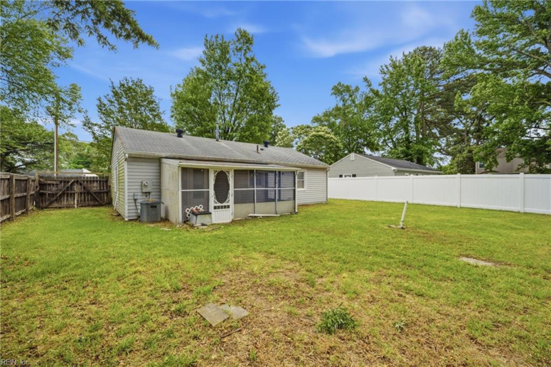 Photo 17 of 25 residential for sale in Hampton virginia
