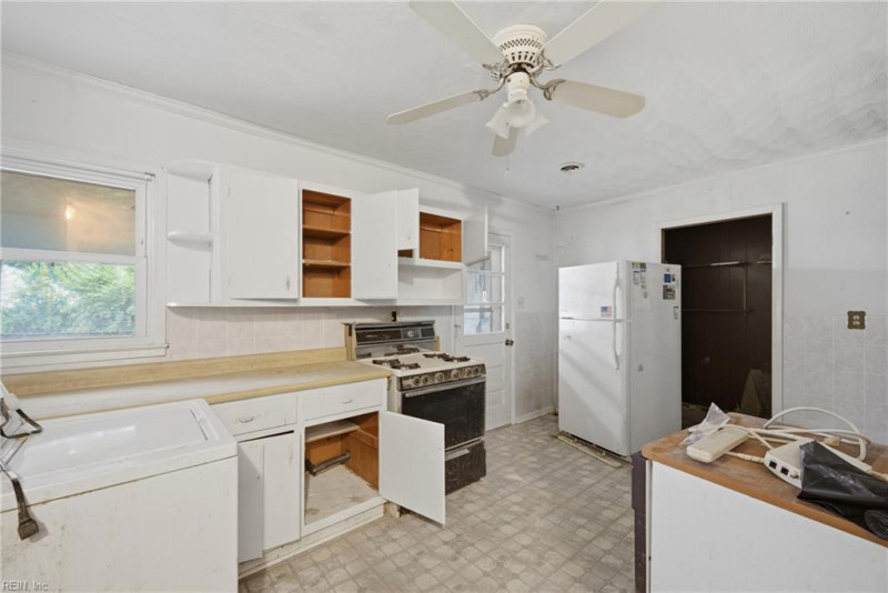 Photo 6 of 25 residential for sale in Hampton virginia