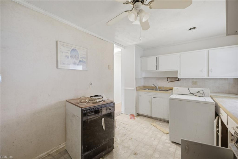 Photo 7 of 25 residential for sale in Hampton virginia