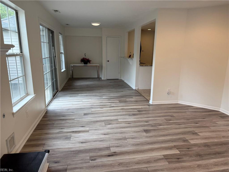 Photo 4 of 28 residential for sale in Virginia Beach virginia