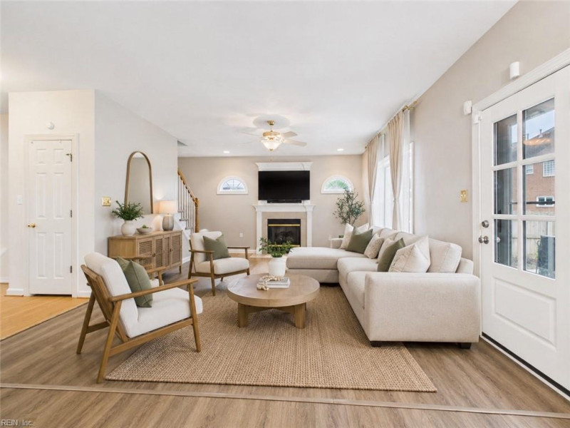Photo 10 of 36 residential for sale in Chesapeake virginia