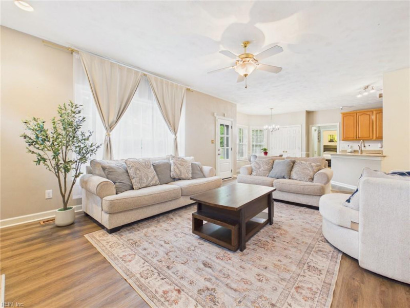 Photo 11 of 36 residential for sale in Chesapeake virginia
