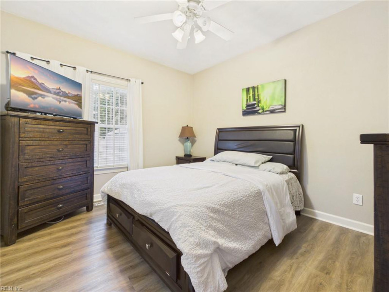 Photo 14 of 36 residential for sale in Chesapeake virginia
