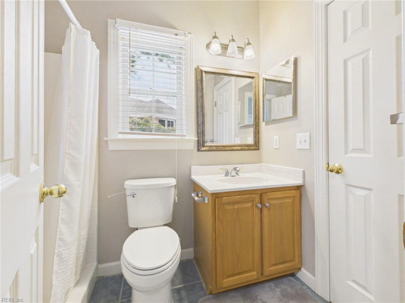 Photo 15 of 36 residential for sale in Chesapeake virginia