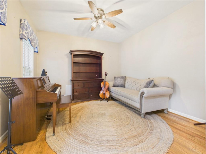 Photo 5 of 36 residential for sale in Chesapeake virginia
