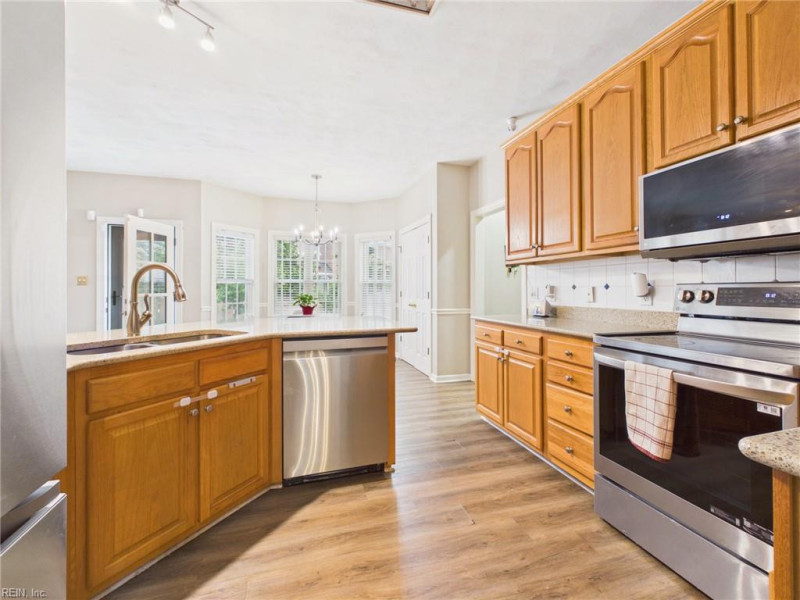 Photo 7 of 36 residential for sale in Chesapeake virginia