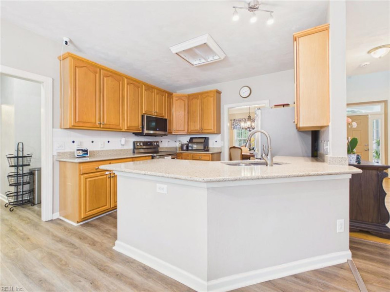 Photo 9 of 36 residential for sale in Chesapeake virginia