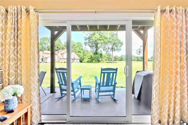 Photo 10 of 23 residential for sale in Chesapeake virginia