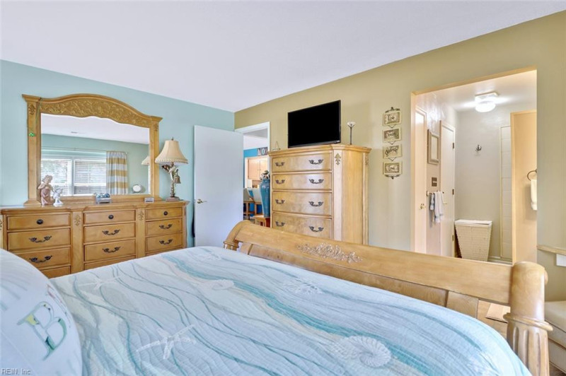 Photo 11 of 23 residential for sale in Chesapeake virginia