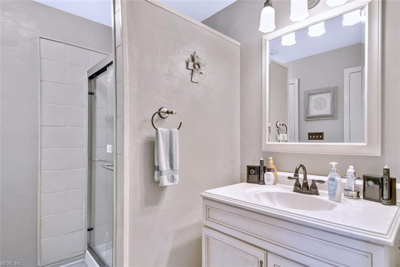 Photo 14 of 23 residential for sale in Chesapeake virginia