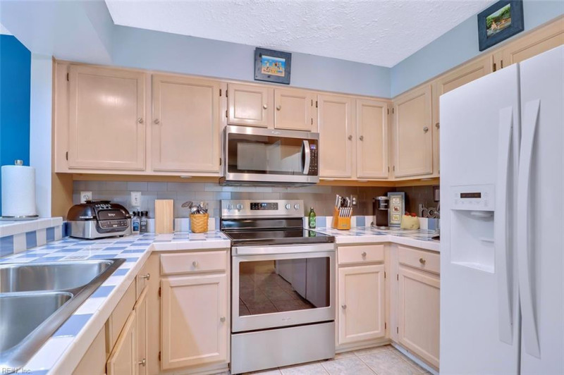 Photo 6 of 23 residential for sale in Chesapeake virginia