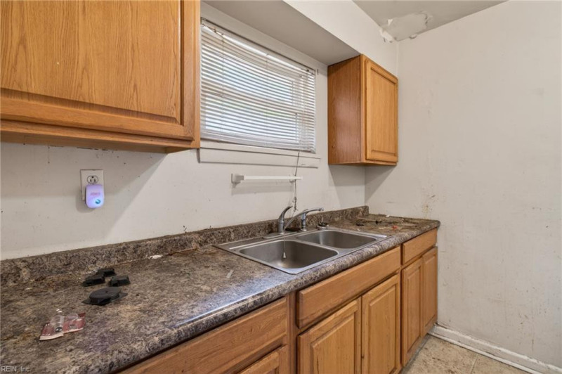 Photo 7 of 13 residential for sale in Norfolk virginia